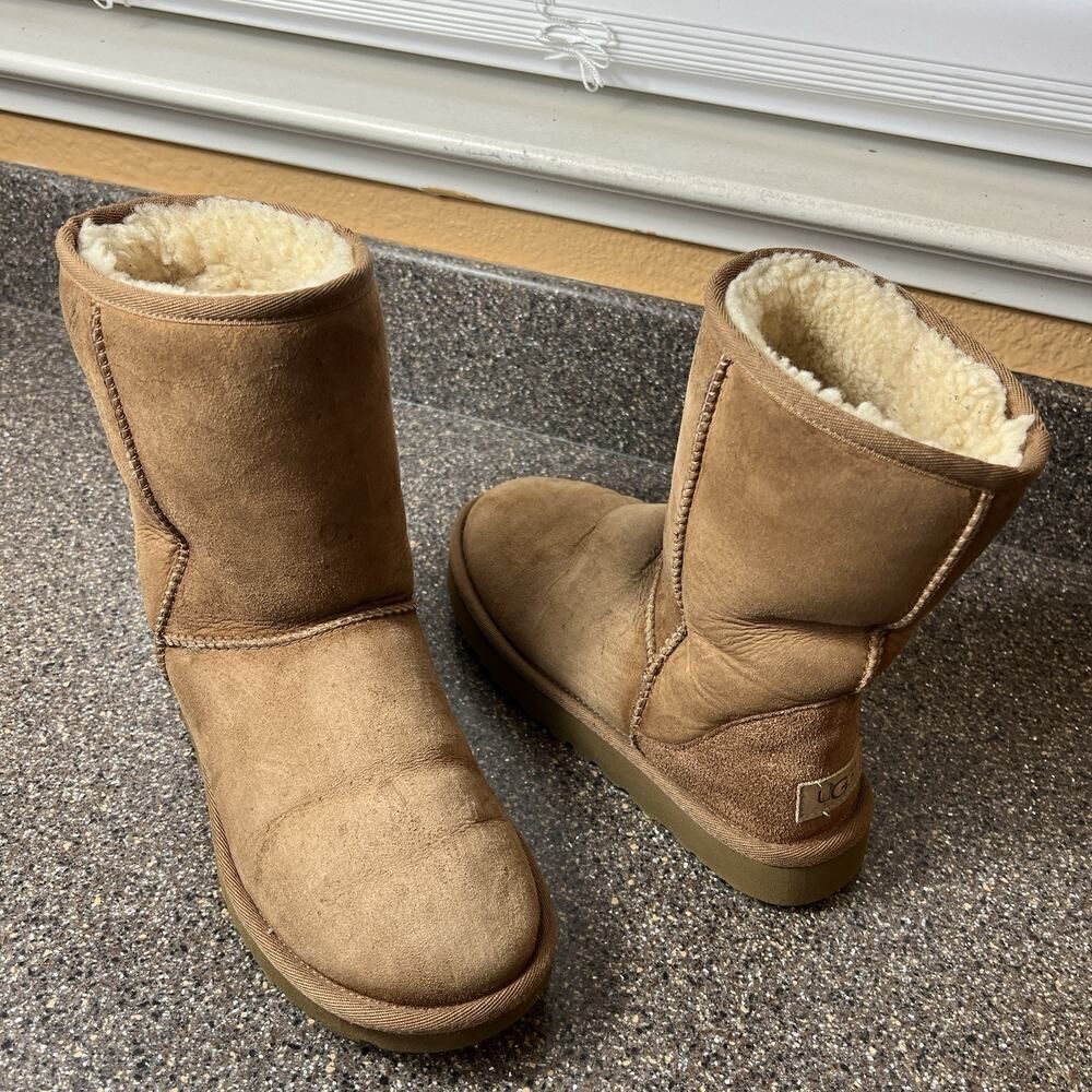 UGG Tan Suede Winter Boots Sheepskin Lining Womens Size 6 Pull On Comfort Casual